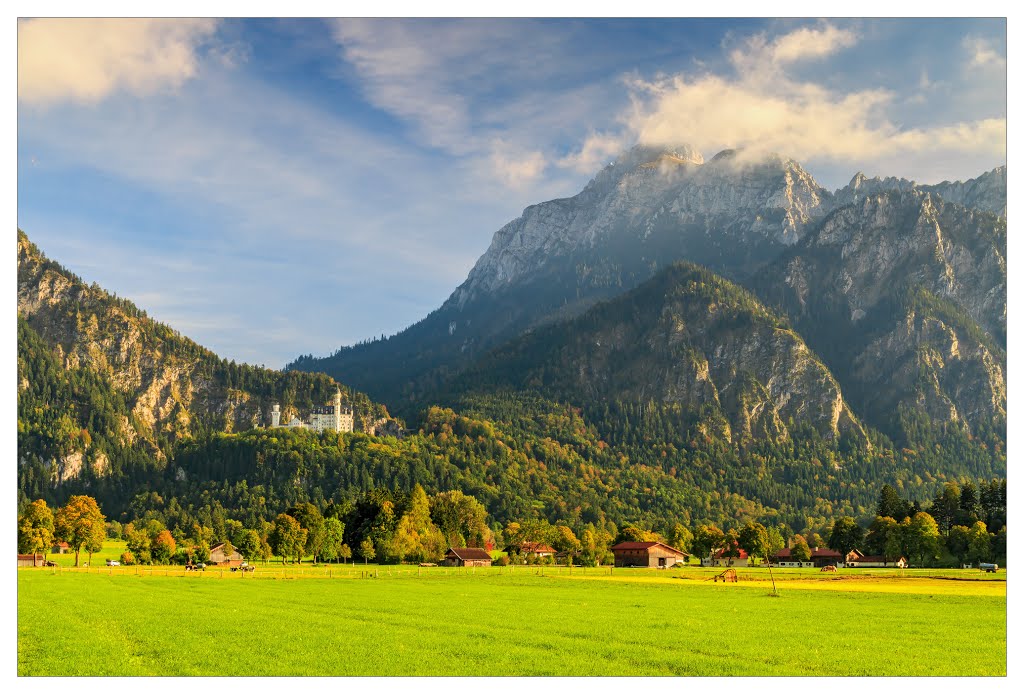 Schloss Neuschwanstein und links davon der Gassenthomaskopf 1373m Älpeleskopf 1591m Säuling 2047m by mseer