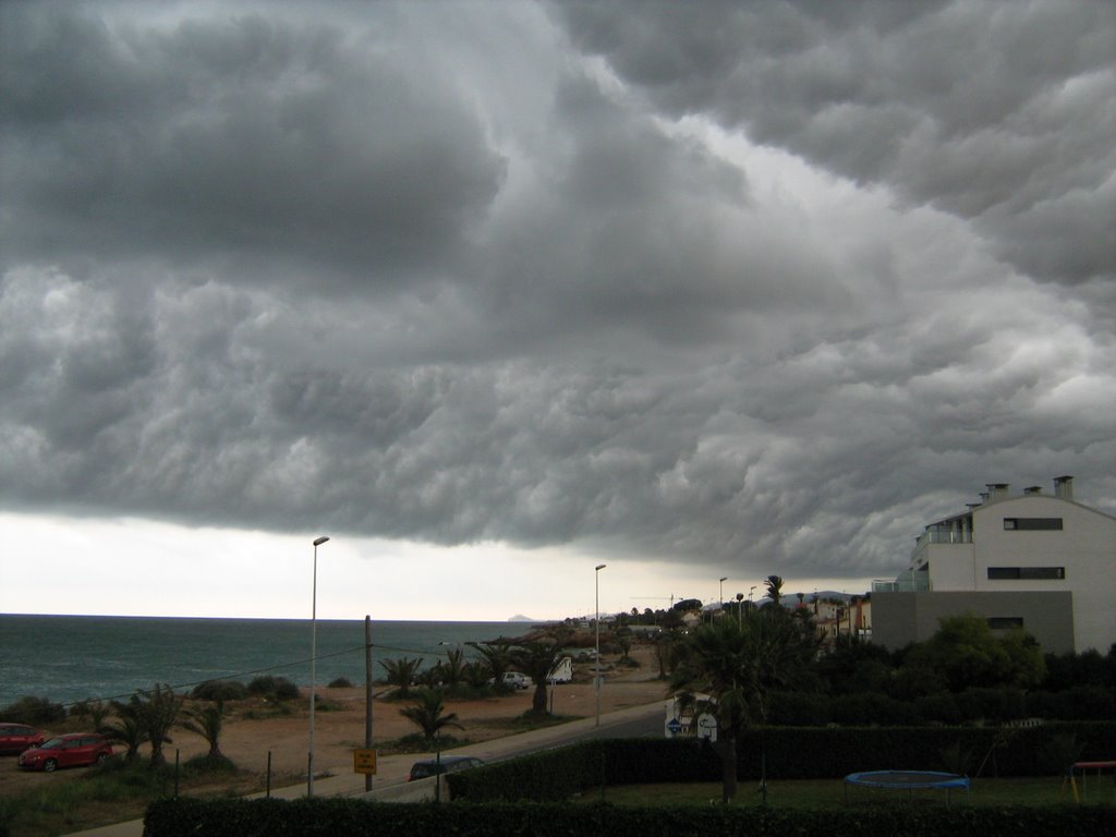 Mas nubes by Santos Fernández