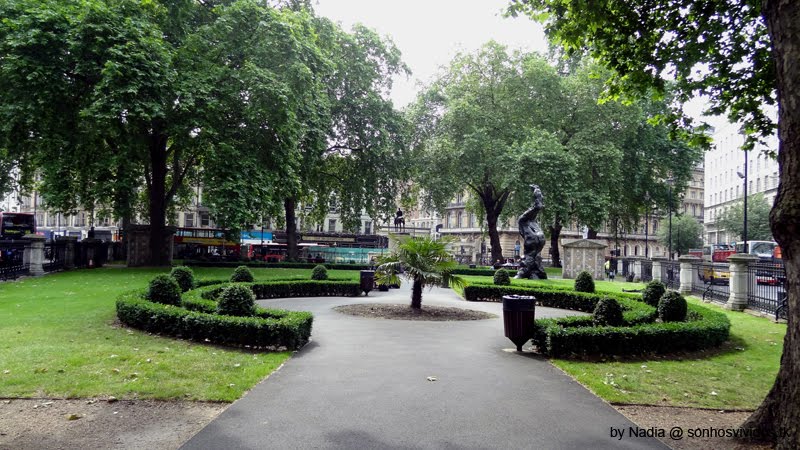 London - Grosvenor Gardens by PartilhadeViagens