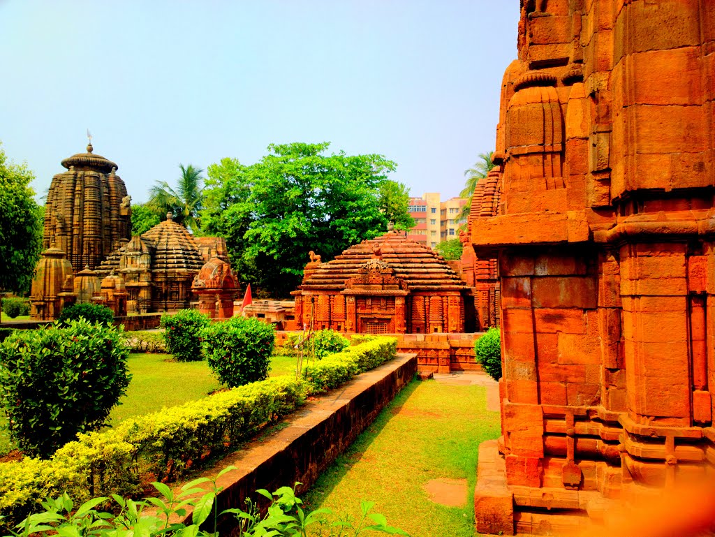 Siddeswara Temple Complex,Old Town, Bhubaneshwar, Odisha, India by Kamalakar Anthati