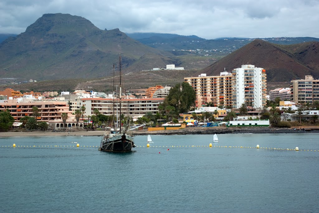 Puerto de Los Cristianos by GreatShaman