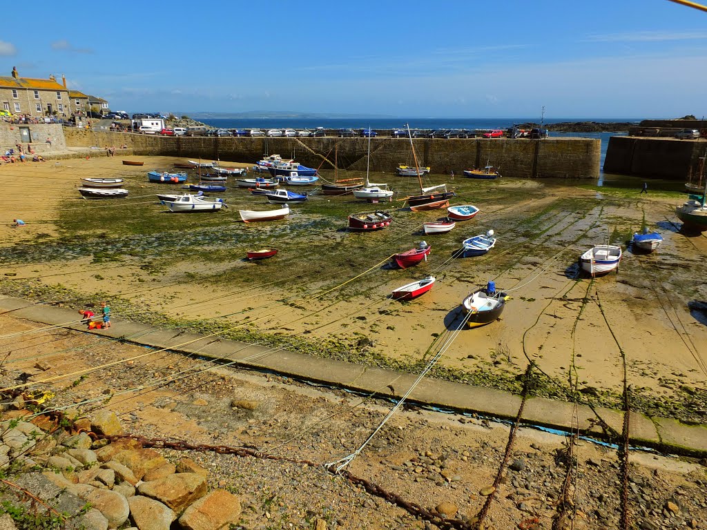 UK_England_Cornwall_Penwith_Mousehole_ebb tide on the port_DSF0479 by George Charleston