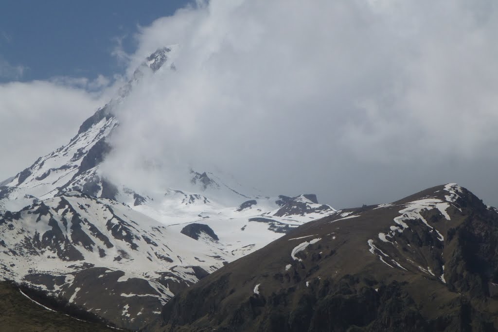 Kazbegi - trecking do Cminda Sameba by Marek Machniak