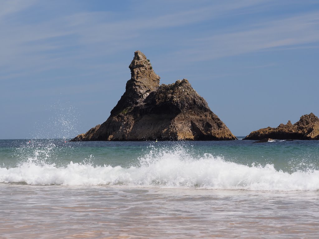 Church Rock from Broadhaven beach by jasperphotos