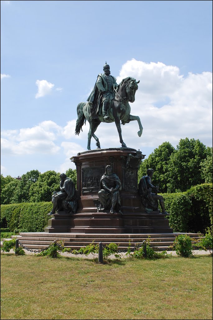 Estatua ecuestre (Schwerin, 7-6-2015) by Juan Jesús Orío