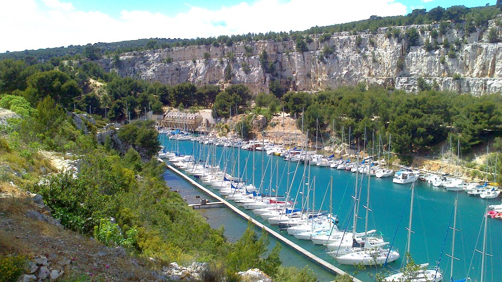 13260 Cassis, France by Shinox Treize