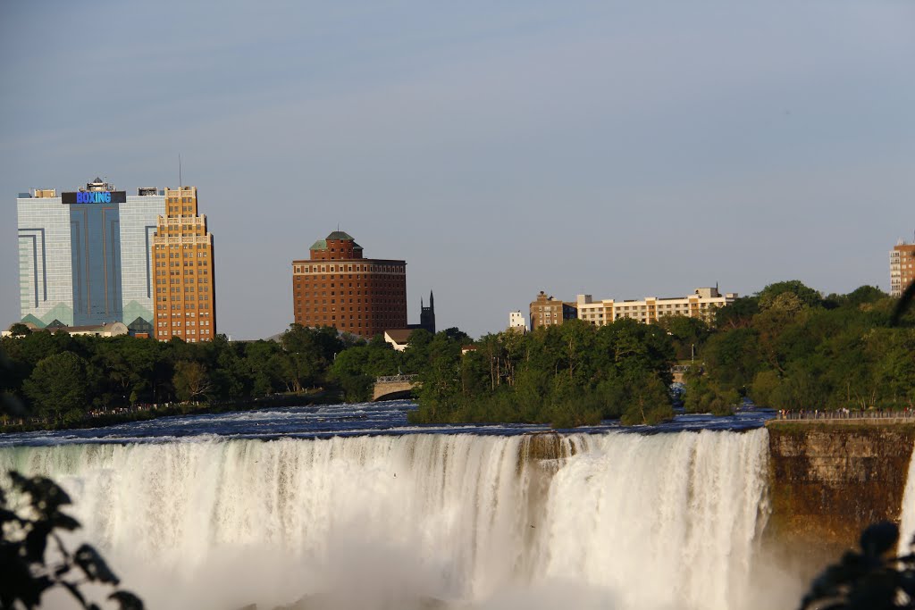 Niagara by Artur Kropiwiec