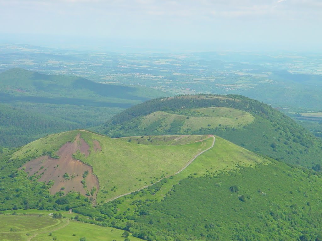 Vue du sommet du Puy de Dôme by Raphaël M