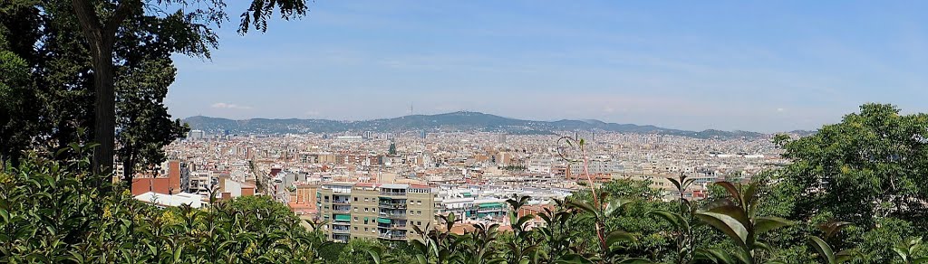 Barcelone, vue de Montjuïc. by Jean THIERS