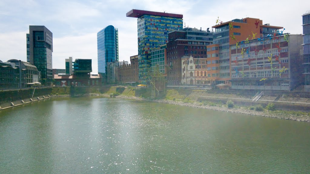 Düsseldorf-Unterbilk, Düsseldorf, Germany by Oran Land