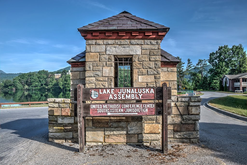 15-18-276: entrance sign by David Dugan