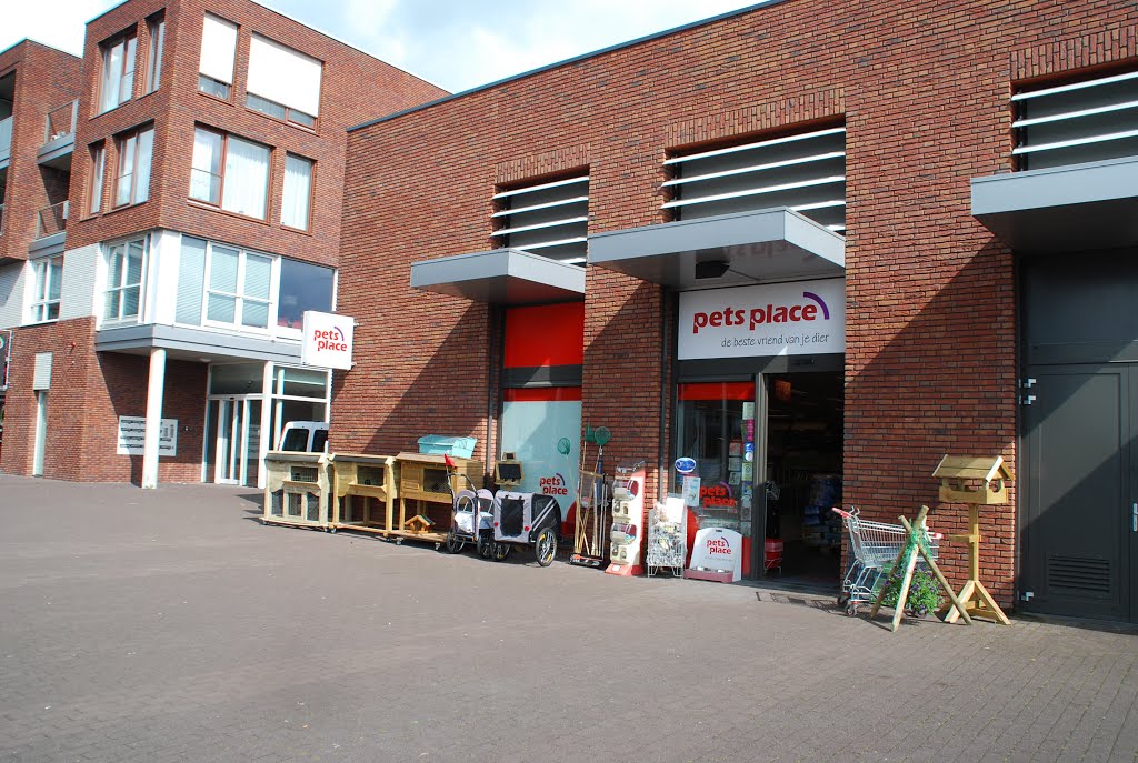 Dierenzaak Pet's Place, Overdiep, Appingedam by Netty van der Deen- …