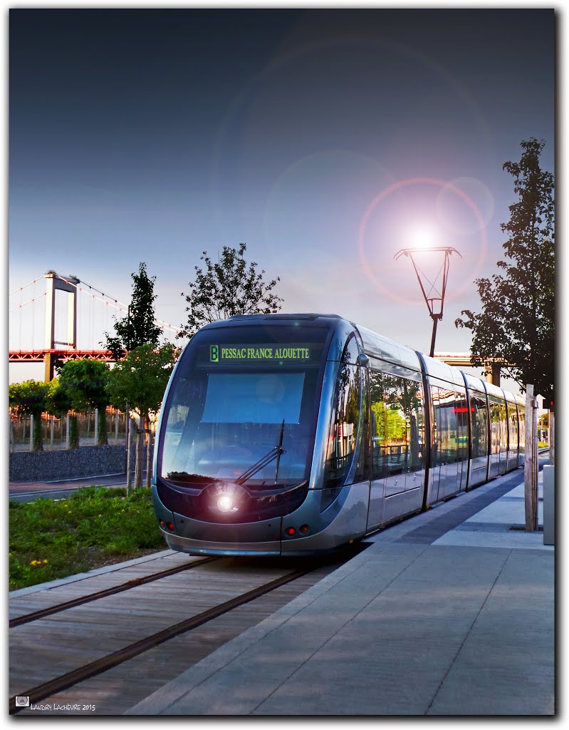 Tram B: Destination Pessac France Alouette. by Landry Lachèvre