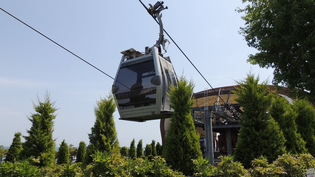 BOZTEPEYE ÇIKAN TELEFERİK by Ahmet Özdoğan