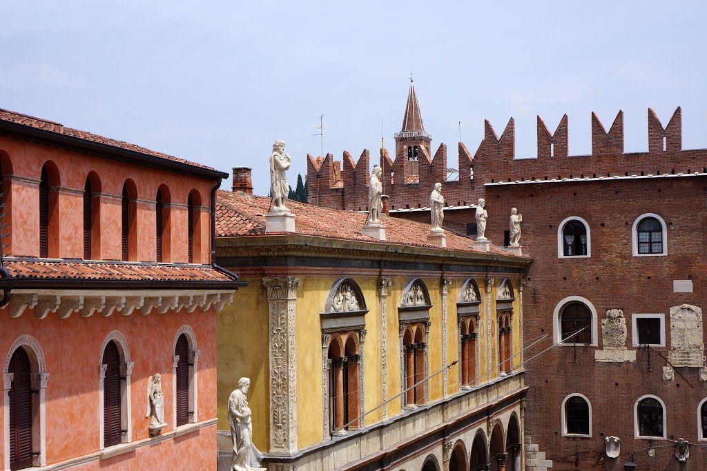 Verona - Piazza dei Signori by Roberto Ribotta