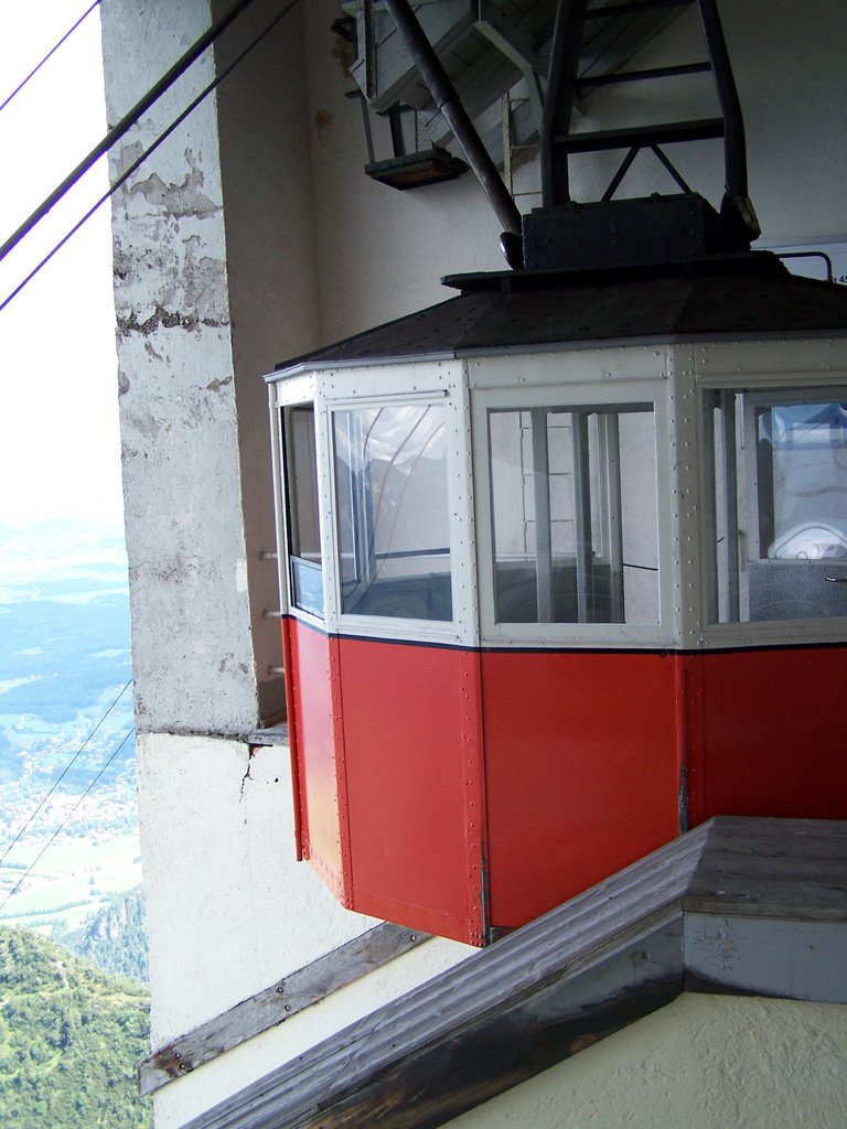 Predigsthulbahn - view from upper station (with cabin) by Tomas Vendis