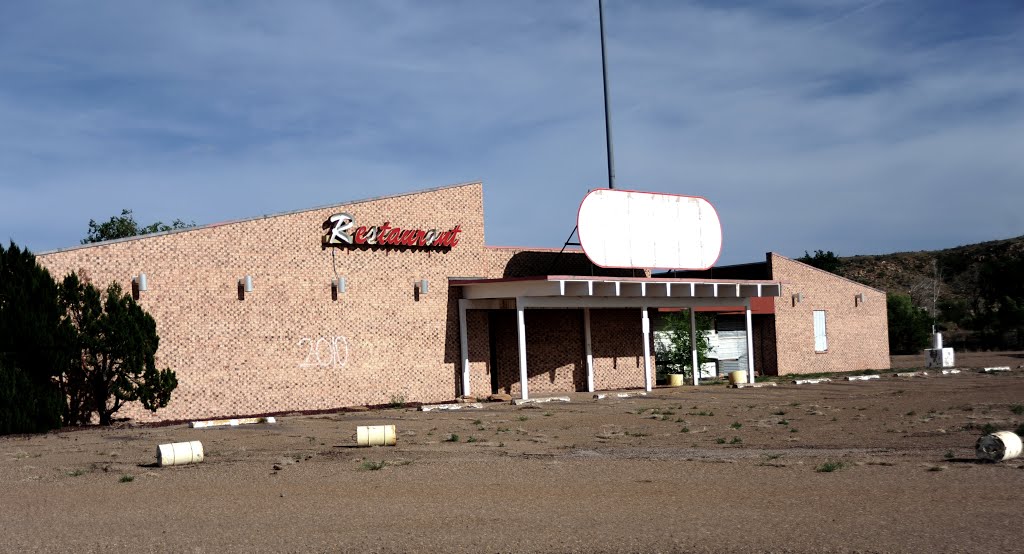 Vacant truck stop by Jerry Satterfield