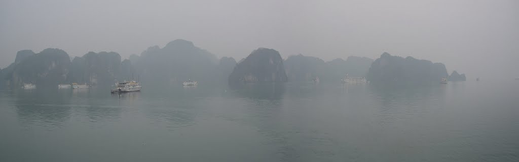 Hạ Long Bay, Vietnam. by Nicola e Pina Vietna…