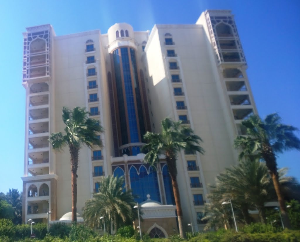 The Palm Jumeirah - Dubai - United Arab Emirates by Abdul Razzak Lakhani