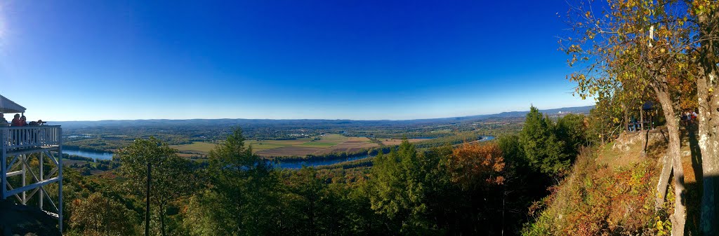 Hadley, MA, USA by Nick Sheliag