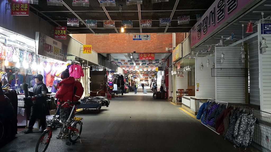 Gwangjang Market by Gosotopo