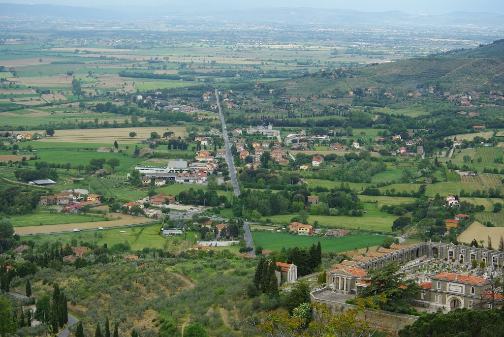 Panorama from Cortona by 木下雅之