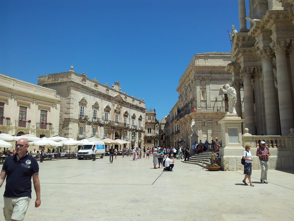 Siracusa, Piazza Duomo by Alessandro Davì