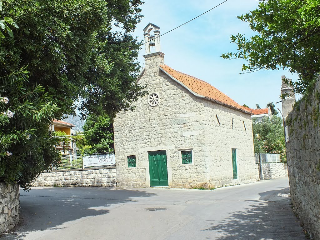 Kirche in Kaštel Lukšić by Hermi Klinky