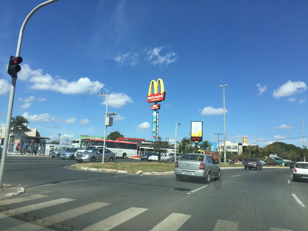 Passeando pelo Guará, Brasília - DF, Brasil by Dedé de Zé Luca