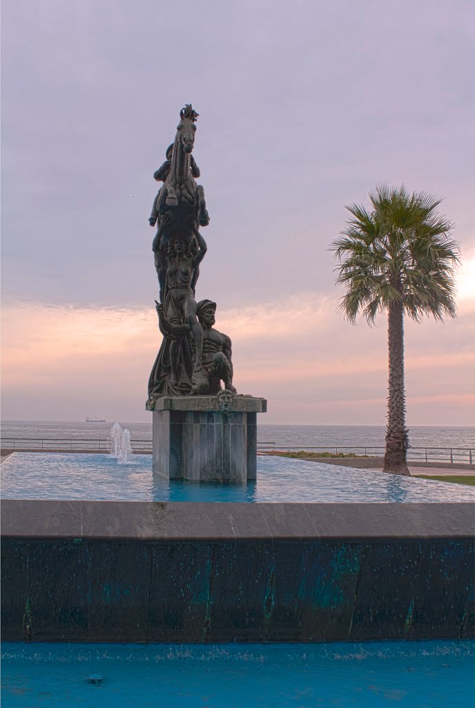 Monumento a Larraguibel by Veronica Hernandez