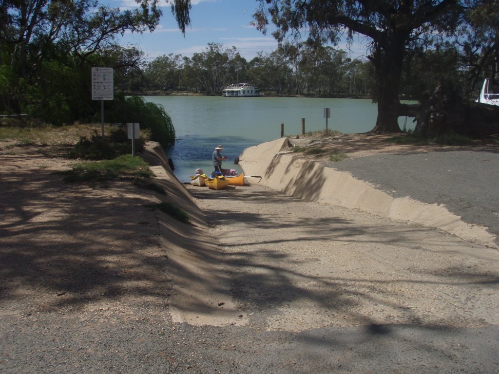 Border Cliffs Boat Ramp by greenangel