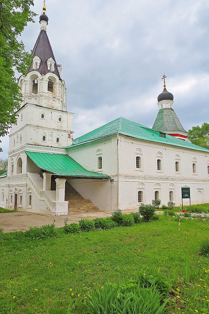 Александровская слобода. Покровская церковь XVI-XVII веков. Домовой храм Ивана IV Грозного.. by Сергей Миронов