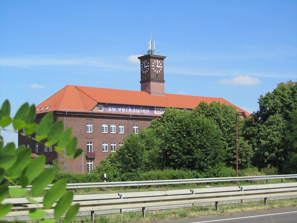 Espenhain, Verwaltungsgebäude des ehemaligen Braunkohlenwerkes by gerdb