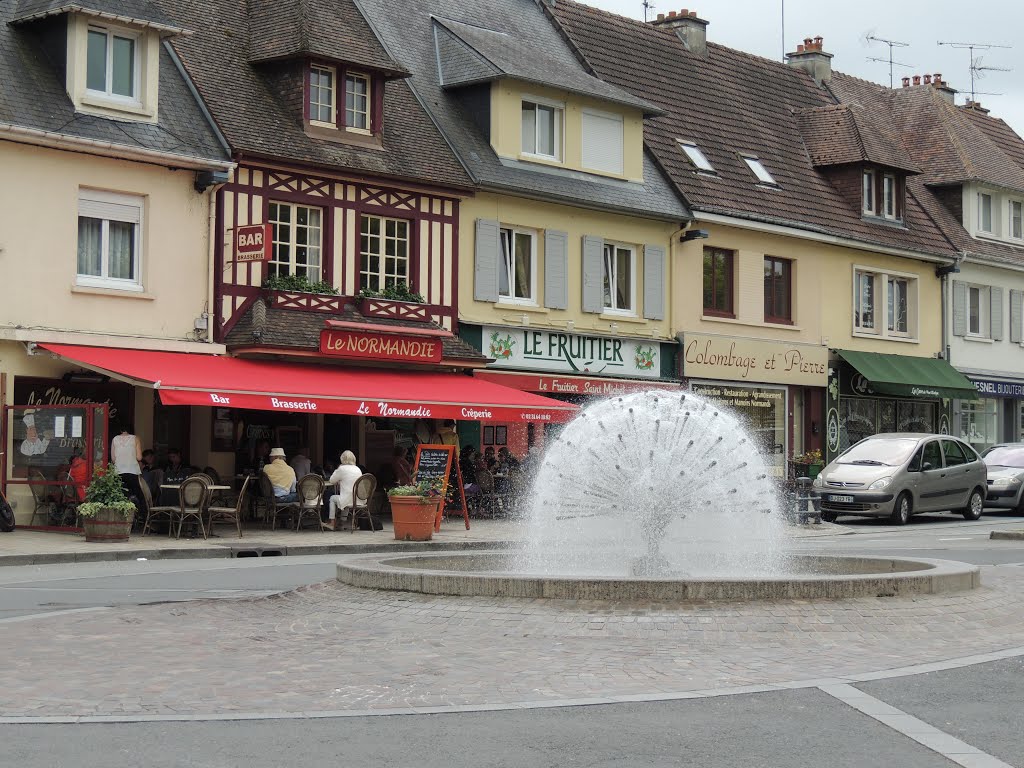 Pont-l'Évêque, fontaine sur îlot by tofil44