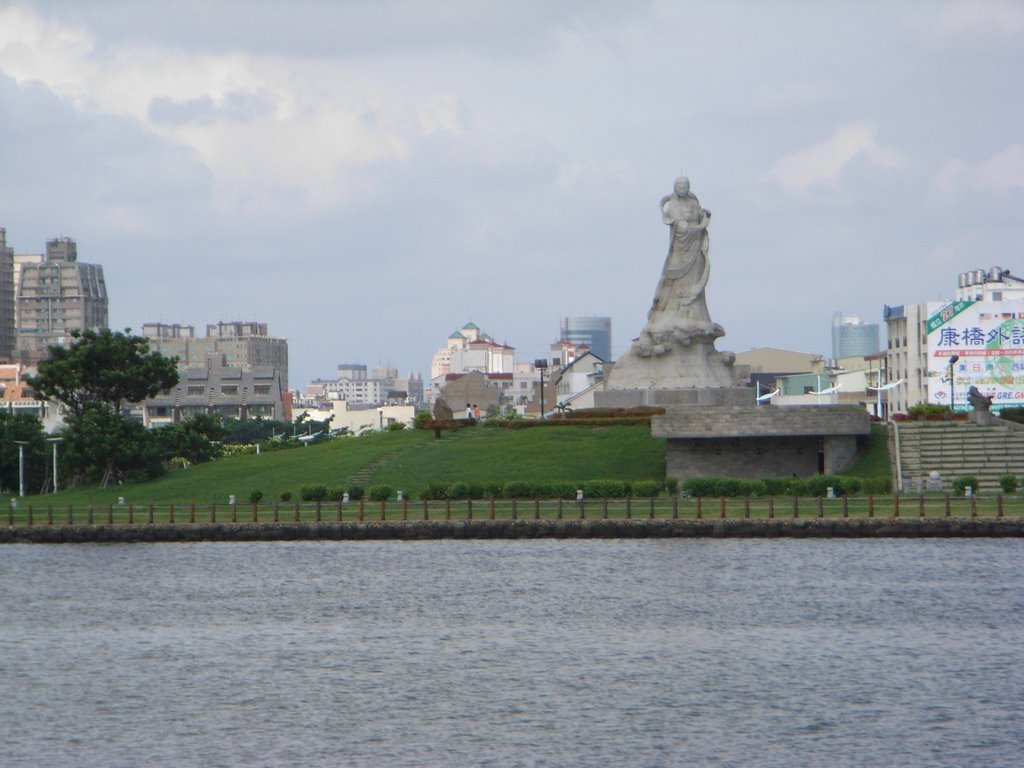 Lin Mouniang park of An-Ping port 安平港林默娘公園 by David Wu