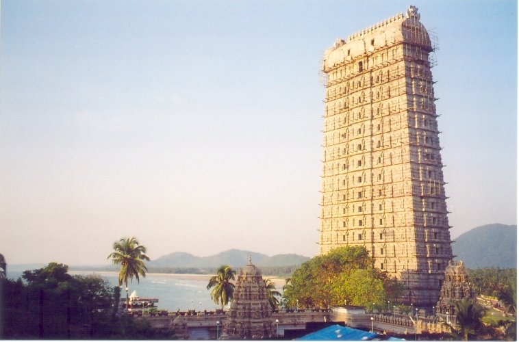 Murdeshwar Temple by Venugopalan Cheriyav…