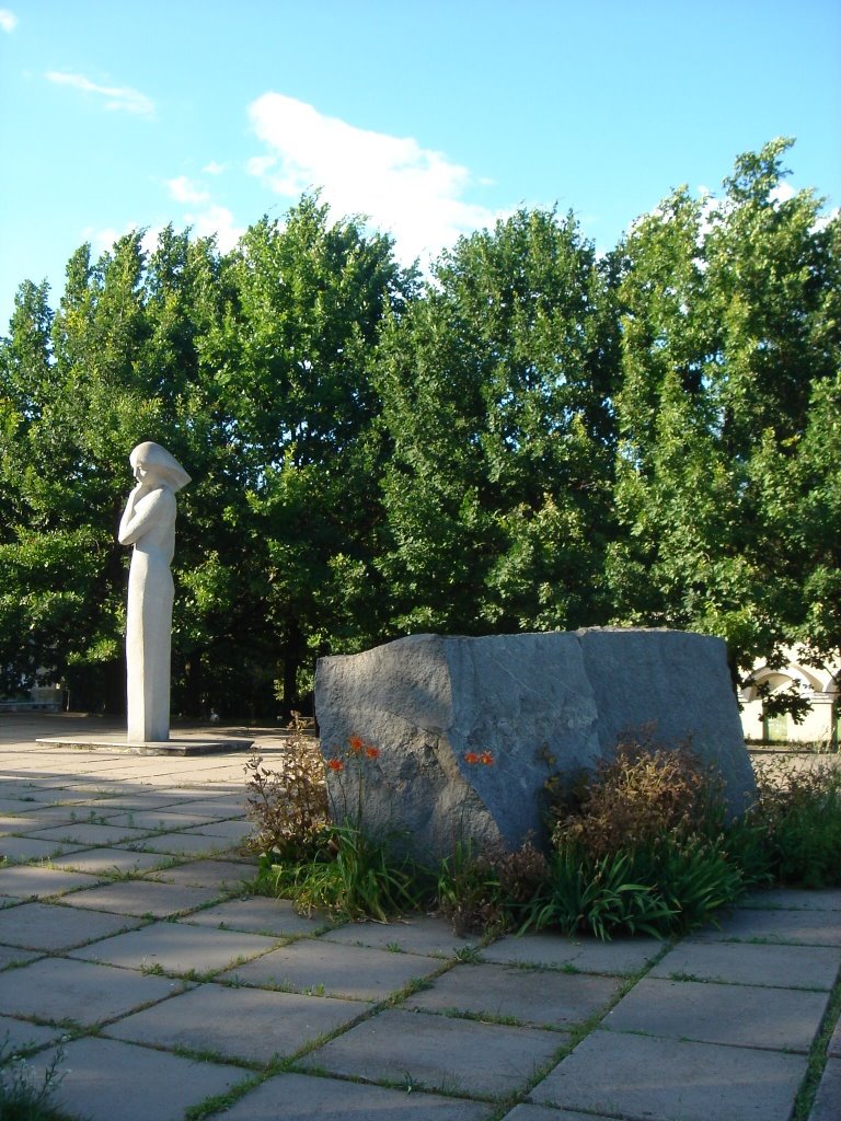 Memorial of Dnepropetrovsk students who died during WWII by Tepich