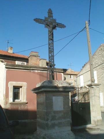 Croix du lavoir (Pujaut) by Gwenaël LORIETTE