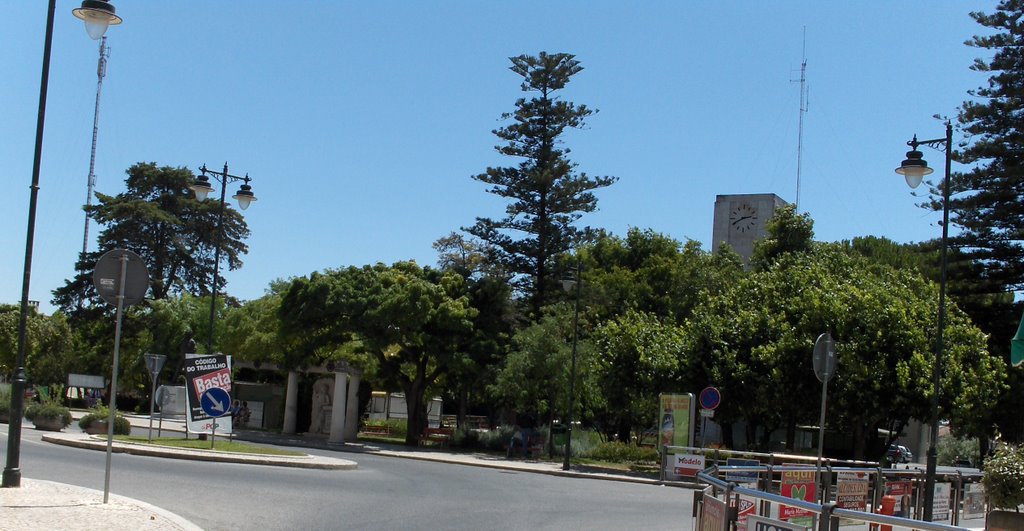 Praça 15 de Dezembro e Jardim - Cartaxo - Portugal by José Eleutério