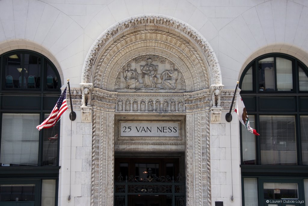 Van Ness, San Francisco by Laurent Dubois-Loya