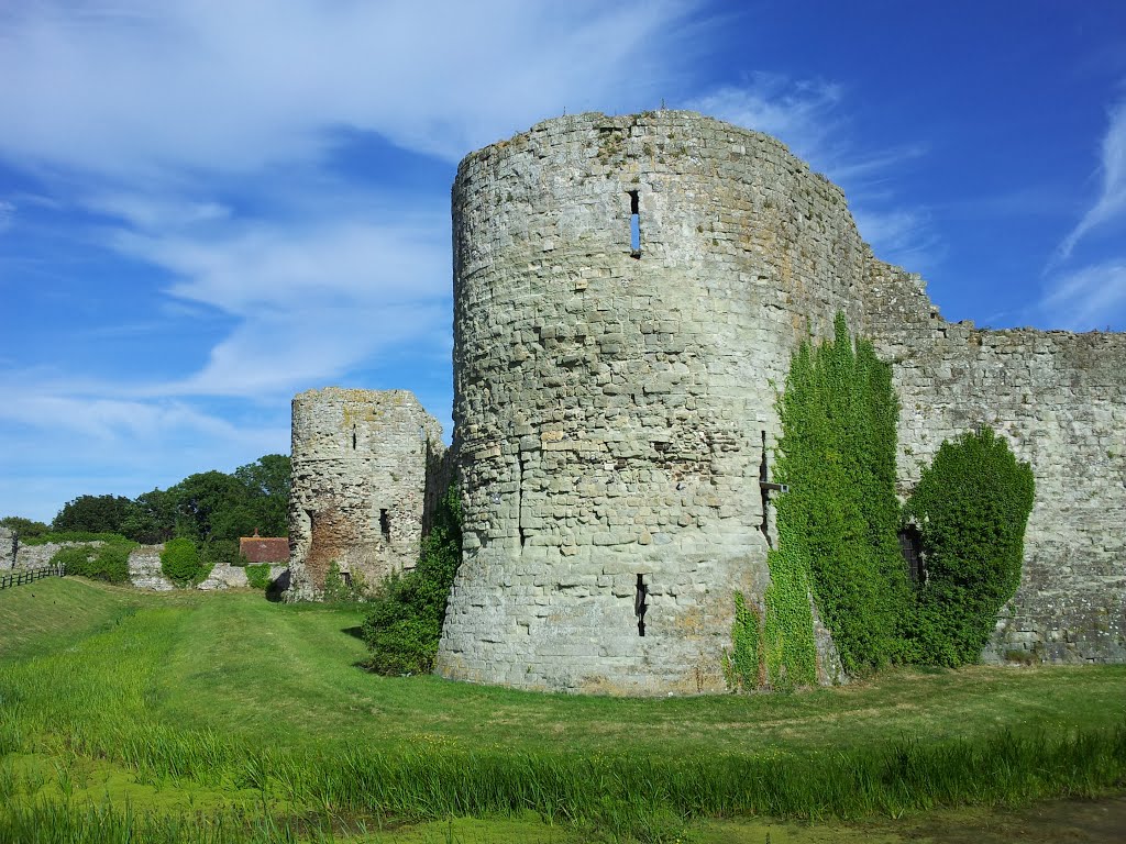 Pevensey Castle by Robin Levett