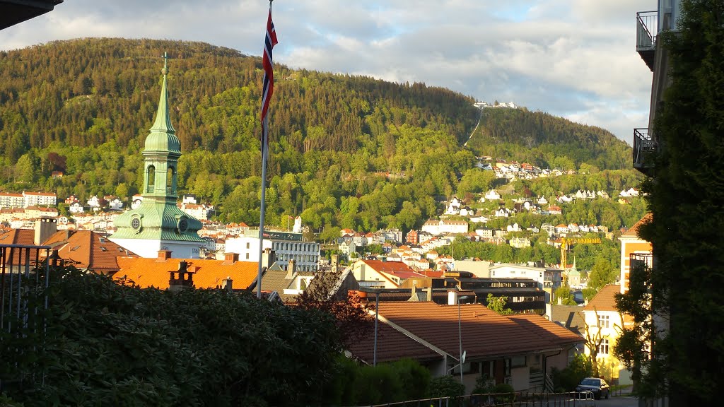 Nordnes, Bergen, Norway by andresvelvik