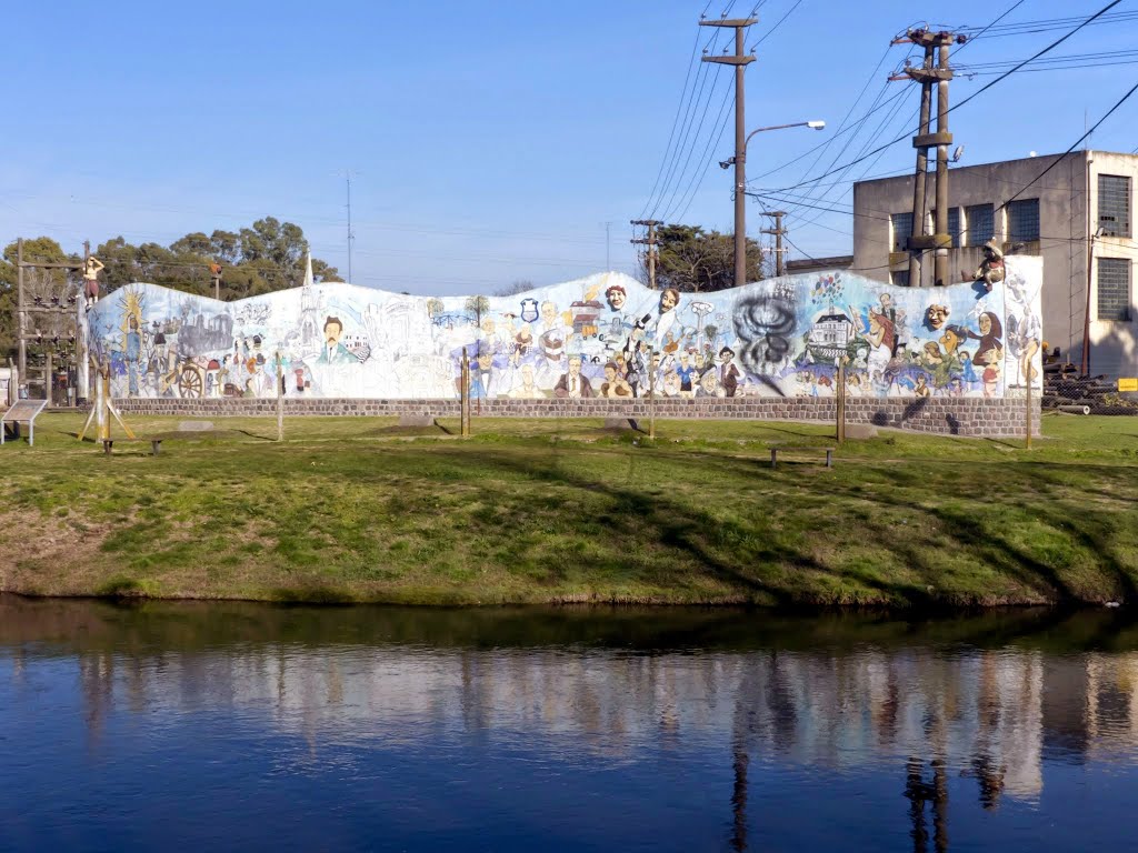 Mural de la historia de Azul by Martin Martines