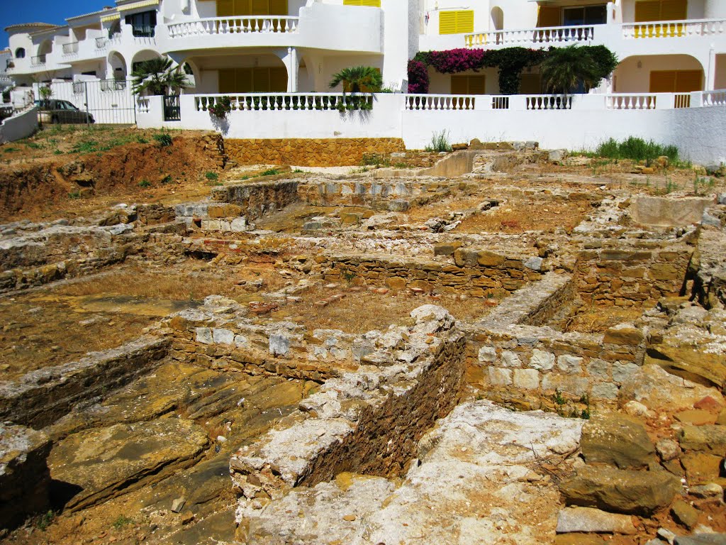 Praia da Luz, Lagos, Portugal, ruínas romanas. by A Almeida