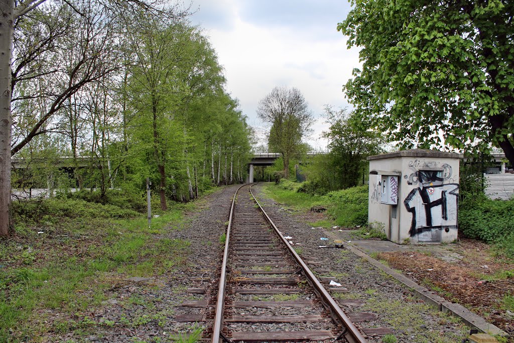 Bahnstrecke Essen-Überruhr–Bochum-Langendreer (Bochum-Laer) / 29.04.2015 by Daniil Bartholomae