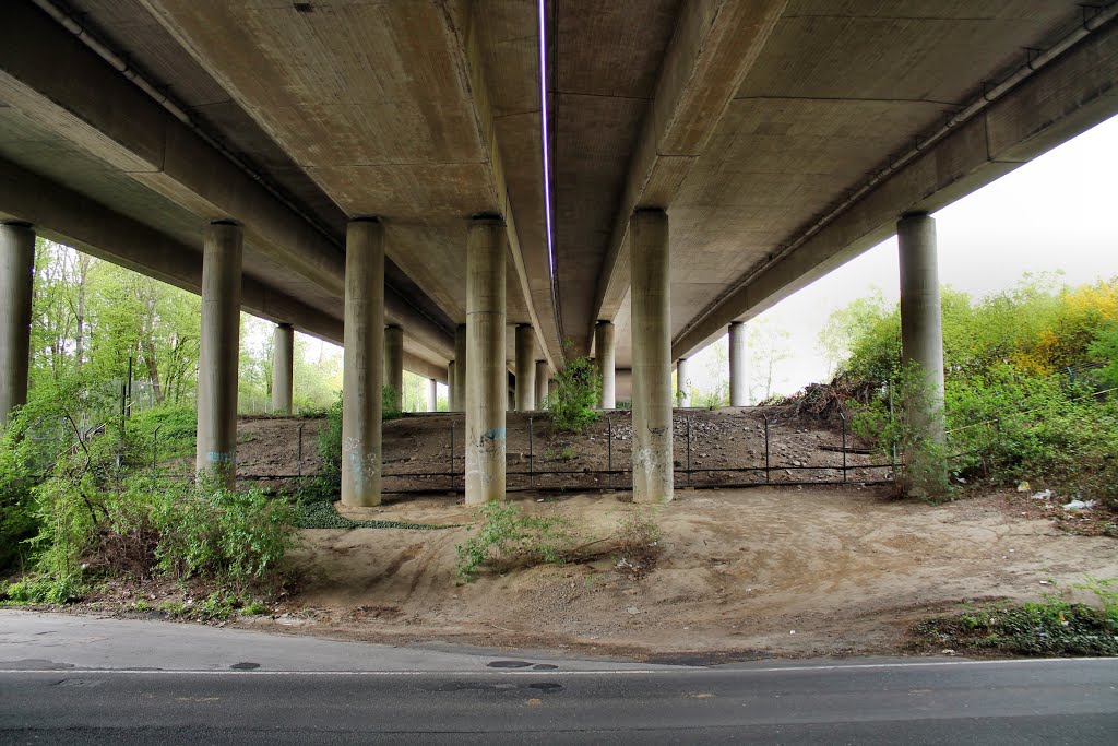 Unter der Brücke der B226 (Bochum-Laer) / 29.04.2015 by Daniil Bartholomae