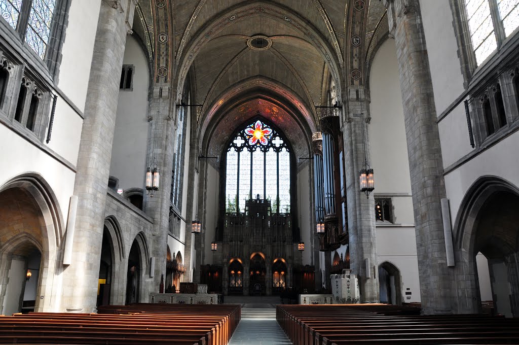 University of Chicago - Rockefeller Memorial Chapel - General Interior view by Antoine Jasser