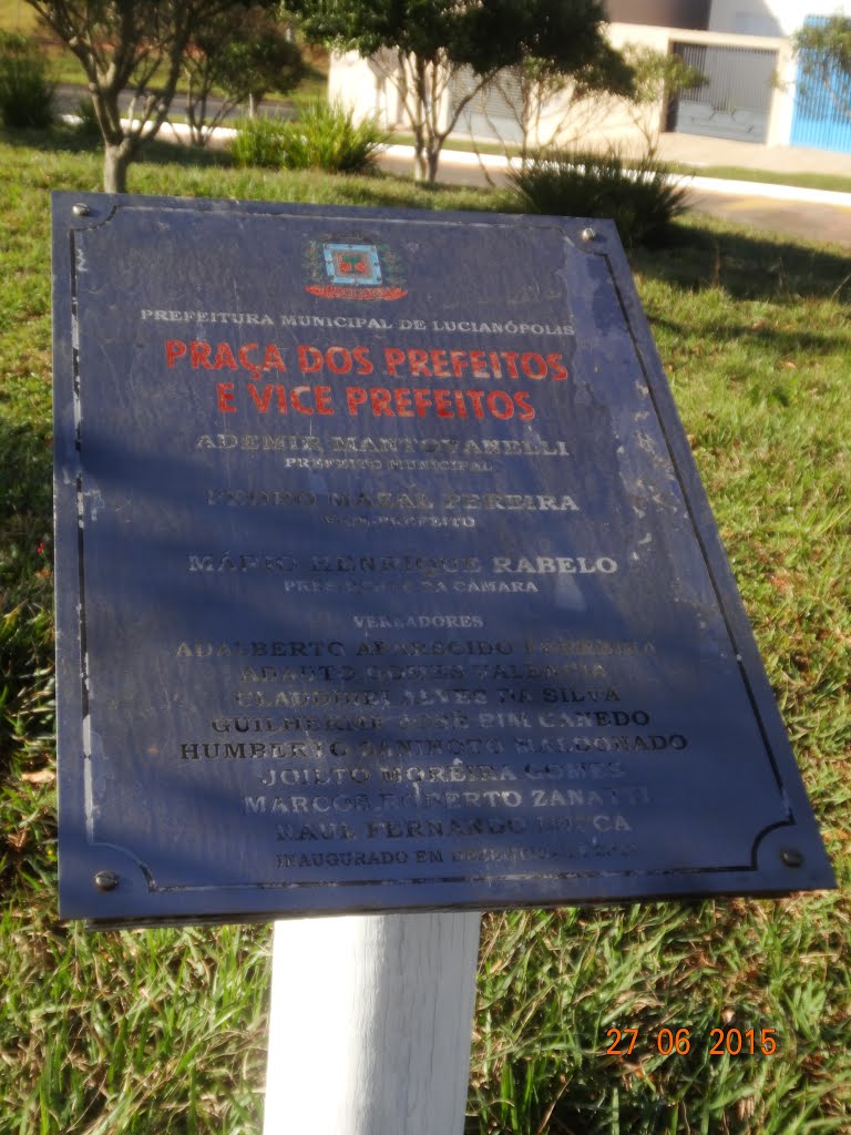 Placa na Praça dos Prefeitos e Vice-Prefeitos. by Lro A C