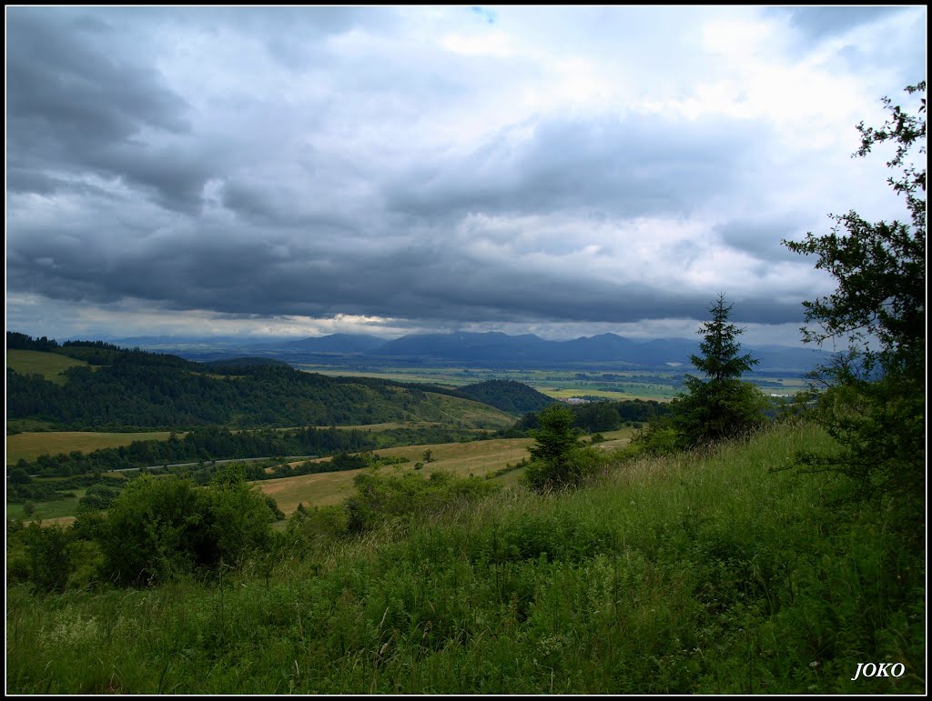 VYŠEHRADSKÉ SEDLO - V POZADÍ HORNÝ TURIEC A VEĽKÁ FATRA by < JOKO >