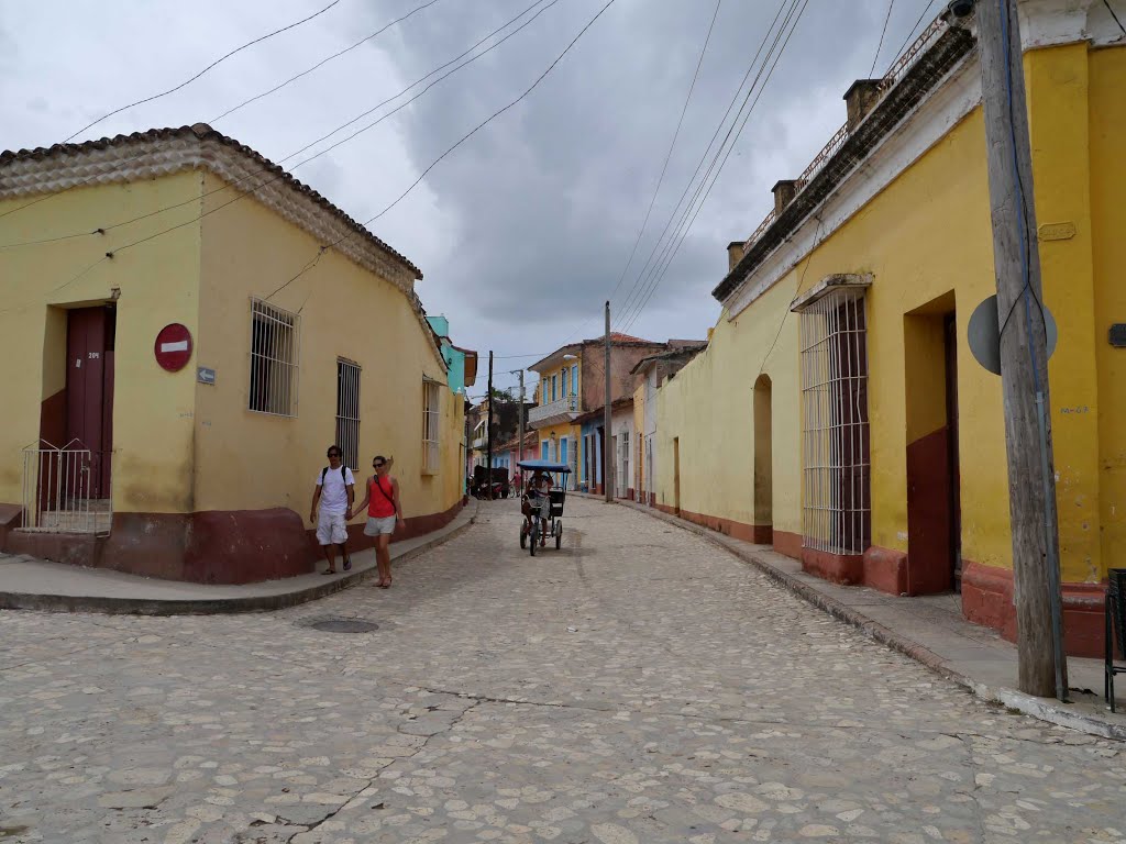 The street corner of Trinidad by 紅の翼